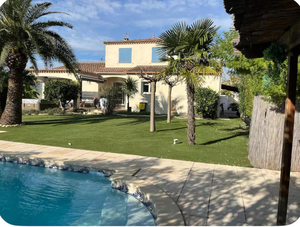 Villa Avec Piscine Галларг-ле-Монтюё Экстерьер фото